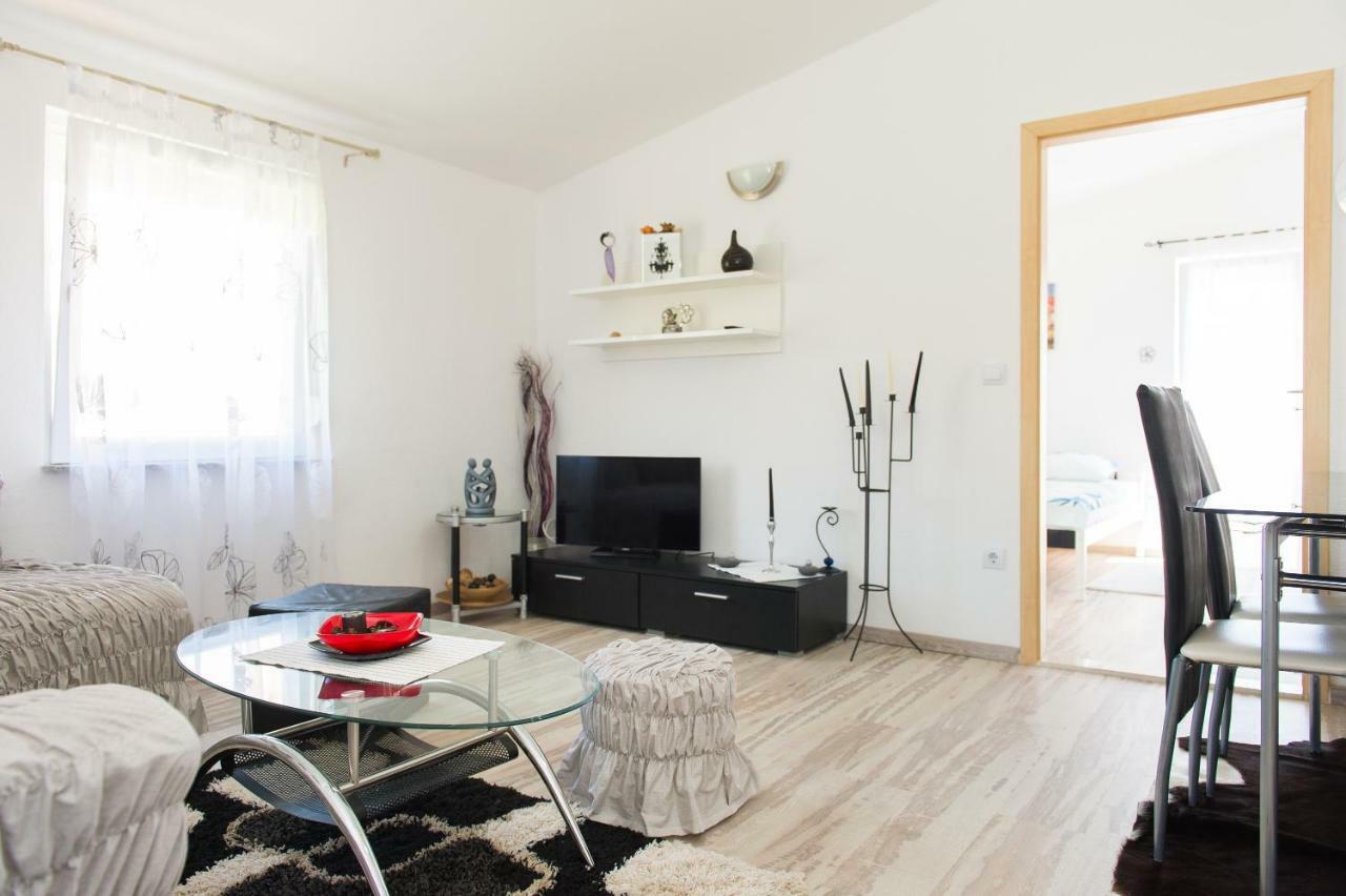 Apartment Ella Rogoznica  Buitenkant foto